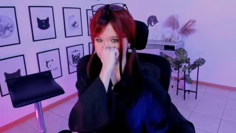 Your sweet girl online show from January 7, 7:38 pm