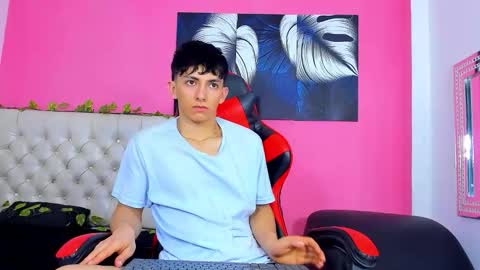 Snapshot of elangiraldo chatting on November 12, 11:03 pm Elan Giralon online show from November 12, 11:03 pm