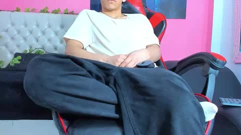 Snapshot of elangiraldo chatting on November 13, 11:14 pm Elan Giralon online show from November 13, 11:14 pm