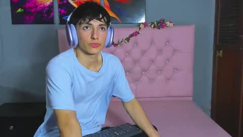 Snapshot of elangiraldo chatting on November 26, 10:33 pm Elan Giralon online show from November 26, 10:33 pm