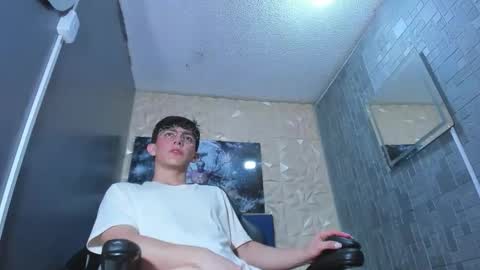 Elan Giralon online show from April 28, 11:21 pm
