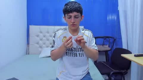 Snapshot of elangiraldo chatting on June 20, 9:39 pm Elan Giralon online show from June 20, 9:39 pm