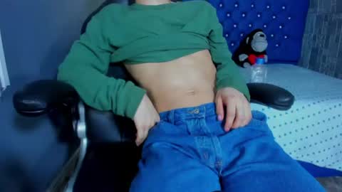 Snapshot of elangiraldo chatting on July 9, 11:20 pm Elan Giralon online show from July 9, 11:20 pm