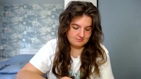 Elanis online show from June 8, 1:33 pm