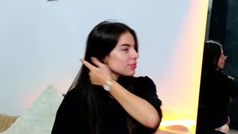 Snapshot of elaravennori chatting on January 8, 3:09 am elaravennori online show from January 8, 3:09 am