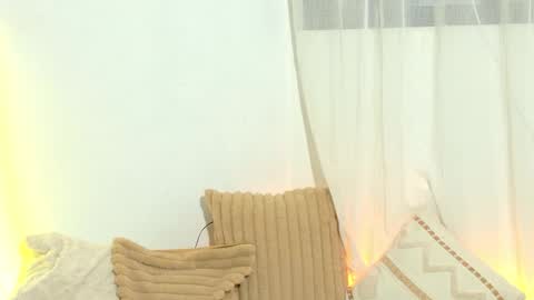 Snapshot of elaravennori chatting on March 3, 1:12 am elaravennori online show from March 3, 1:12 am