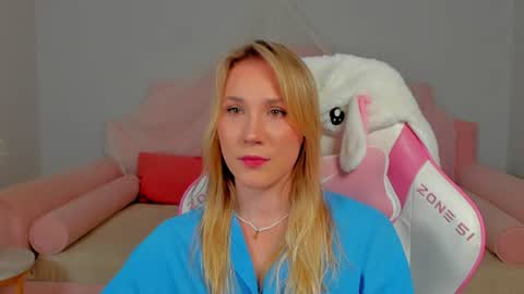 elaravoltage online show from July 24, 5:44 pm
