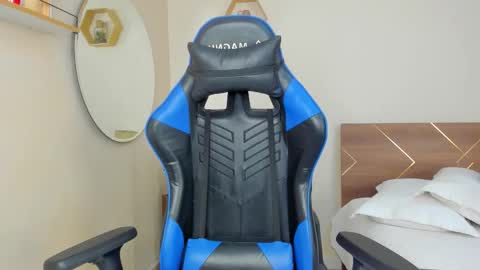 Snapshot of elawalker1 chatting on October 28, 9:28 pm Ela online show from October 28, 9:28 pm