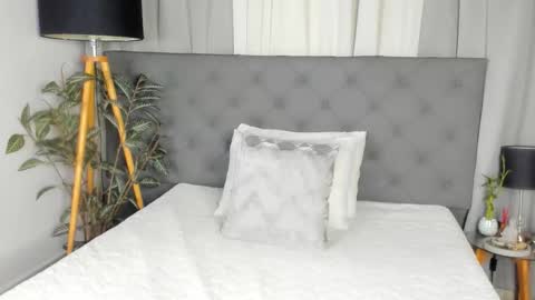 Snapshot of elawalker1 chatting on November 17, 8:36 pm Ela online show from November 17, 8:36 pm