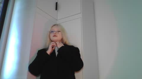 elayne_sweet online show from June 14, 6:04 am