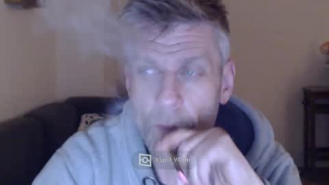 Snapshot of elculiador2207 chatting on December 4, 10:19 pm Timm online show from December 4, 10:19 pm