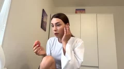 Mia online show from July 8, 12:42 pm