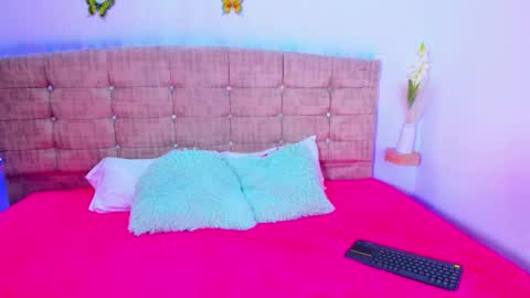 Snapshot of electra__moon chatting on March 3, 5:52 pm electra__moon online show from March 3, 5:52 pm