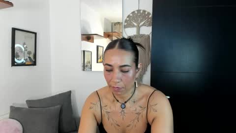 Snapshot of electra_hunt chatting on May 30, 11:24 pm Electra- Please help me reach 100 likes online show from May 30, 11:24 pm