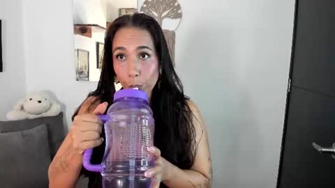 Snapshot of electra_hunt chatting on June 21, 1:19 am Electra- Please help me reach 100 likes online show from June 21, 1:19 am