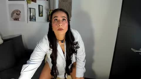 Snapshot of electra_hunt chatting on July 26, 1:47 am Electra- Please help me reach 100 likes online show from July 26, 1:47 am