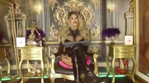 Snapshot of electracock chatting on December 17, 9:10 pm electracock online show from December 17, 9:10 pm