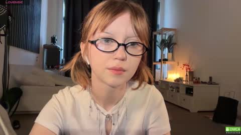 Snapshot of electric_woman chatting on October 28, 10:52 am Aleksa online show from October 28, 10:52 am