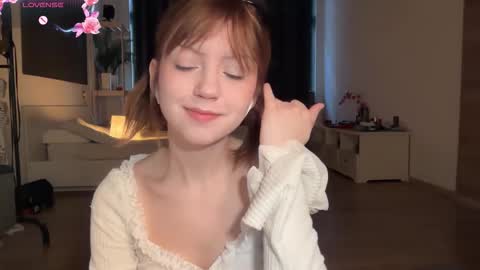 Snapshot of electric_woman chatting on November 11, 11:43 am Aleksa online show from November 11, 11:43 am