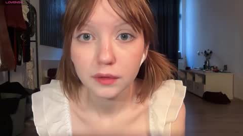 Snapshot of electric_woman chatting on November 14, 11:31 am Aleksa online show from November 14, 11:31 am