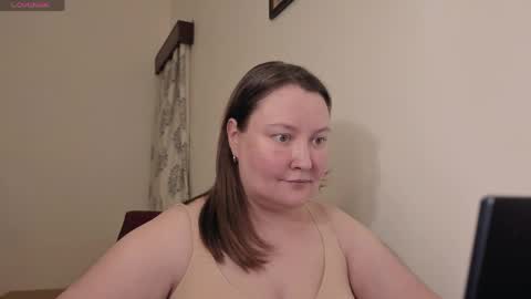 Snapshot of elegant_pleasure chatting on April 23, 5:15 pm elegant_pleasure online show from April 23, 5:15 pm