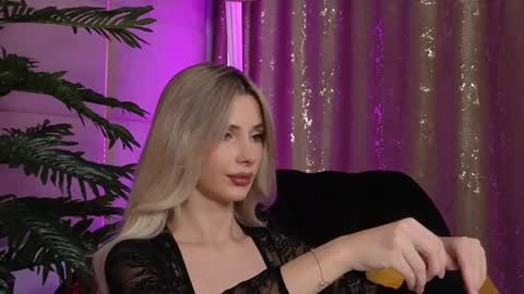 Snapshot of eleineblue chatting on October 14, 10:21 pm Eleine online show from October 14, 10:21 pm