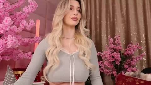 Snapshot of eleineblue chatting on December 16, 10:37 pm Eleine online show from December 16, 10:37 pm