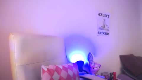 Snapshot of elektra_sky11 chatting on March 7, 9:45 pm Elektra Sky online show from March 7, 9:45 pm