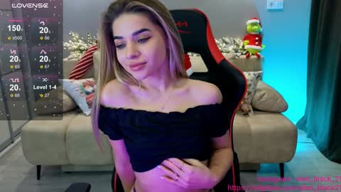 Snapshot of elen_black_23 chatting on December 12, 3:21 am Lena - online show from December 12, 3:21 am