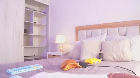 Elena online show from December 5, 6:04 pm