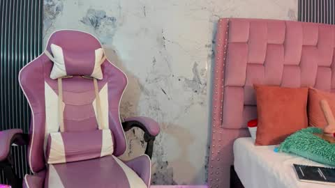 Snapshot of elena_wolff chatting on December 15, 11:47 am elena_wolff online show from December 15, 11:47 am