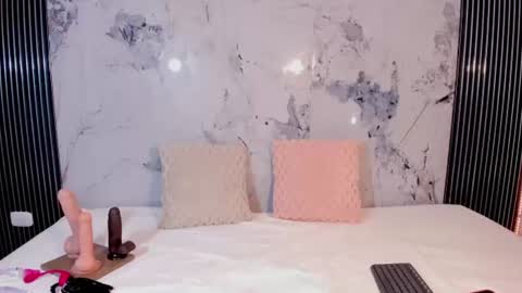 Snapshot of elena_wolff chatting on June 29, 11:32 am elena_wolff online show from June 29, 11:32 am