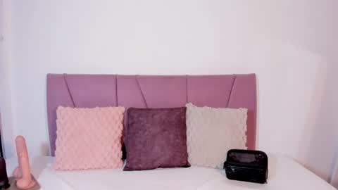 Snapshot of elena_wolff chatting on June 30, 11:33 am elena_wolff online show from June 30, 11:33 am