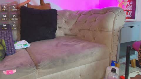 Snapshot of elenna_boobs_ chatting on November 22, 6:23 am elenna_boobs_ online show from November 22, 6:23 am