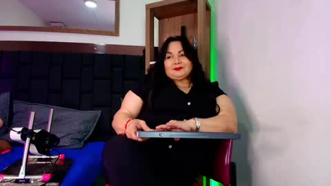 Snapshot of elenna_boobs_ chatting on May 13, 4:10 am elenna_boobs_ online show from May 13, 4:10 am