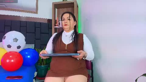 Snapshot of elenna_boobs_ chatting on June 25, 3:39 am elenna_boobs_ online show from June 25, 3:39 am
