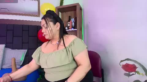 Snapshot of elenna_boobs_ chatting on July 9, 4:05 am elenna_boobs_ online show from July 9, 4:05 am