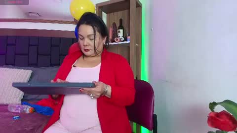 Snapshot of elenna_boobs_ chatting on July 14, 3:11 am elenna_boobs_ online show from July 14, 3:11 am