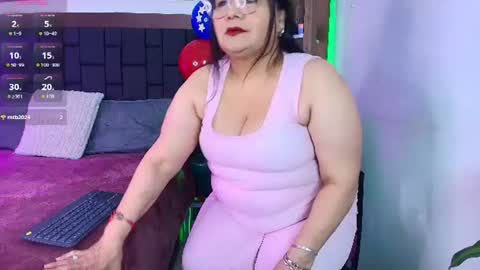 Snapshot of elenna_boobs_ chatting on July 15, 8:47 pm elenna_boobs_ online show from July 15, 8:47 pm