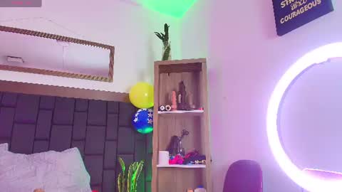Snapshot of elenna_boobs_ chatting on July 19, 7:56 am elenna_boobs_ online show from July 19, 7:56 am