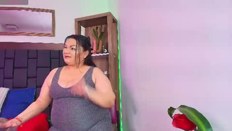 Snapshot of elenna_boobs_ chatting on July 24, 3:37 am elenna_boobs_ online show from July 24, 3:37 am
