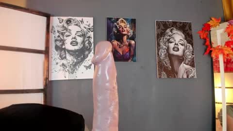Snapshot of eleonor_x chatting on May 20, 9:21 pm Eleonor online show from May 20, 9:21 pm