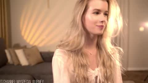 Snapshot of eli_journey chatting on November 4, 9:14 pm Eli online show from November 4, 9:14 pm