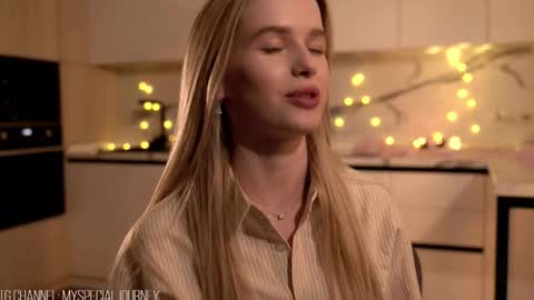 Snapshot of eli_journey chatting on November 21, 5:55 pm Eli online show from November 21, 5:55 pm