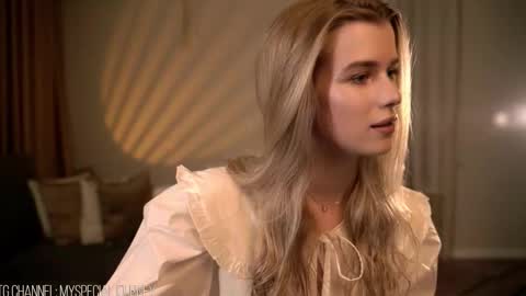 Snapshot of eli_journey chatting on November 26, 7:48 pm Eli online show from November 26, 7:48 pm