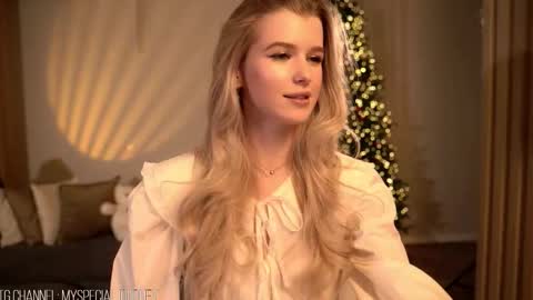 Snapshot of eli_journey chatting on January 10, 9:30 pm Eli online show from January 10, 9:30 pm