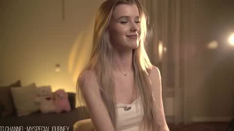 Snapshot of eli_journey chatting on February 12, 9:43 pm Eli online show from February 12, 9:43 pm