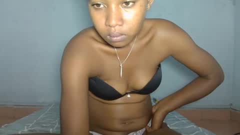 Snapshot of elia011 chatting on January 14, 10:02 pm elia011 online show from January 14, 10:02 pm