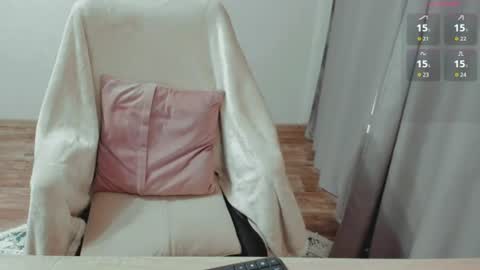 Snapshot of elia_ chatting on August 6, 5:20 am Ella online show from August 6, 5:20 am