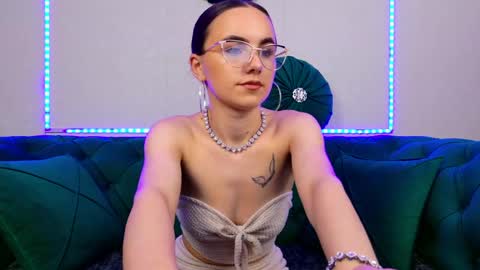 Elia online show from June 3, 2:33 pm